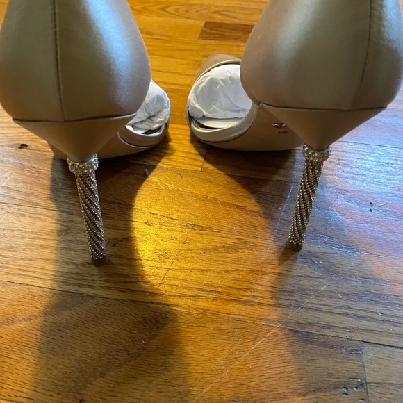 Badgley Mischka Ozara II Crystal Heel Pump - Picture 3 of 9